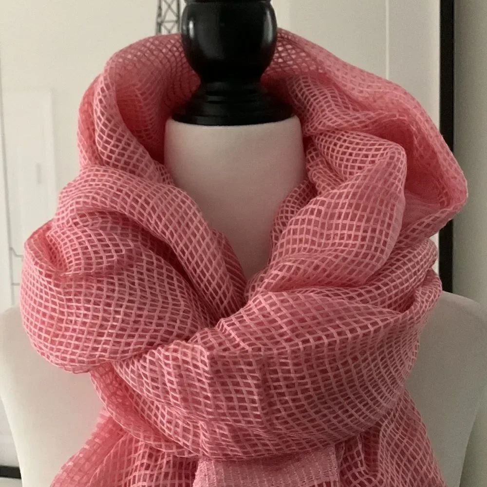 šLargeāCuteĀ PinkāScarfā - Picture 2 of 7